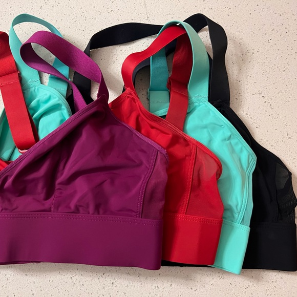 Parade bras! - Picture 1 of 9